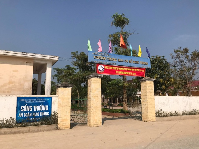 Nghi vấn 2 nam sinh lớp 8 xâm hại bé gái lớp 2 - 1 Nghi vấn 2 nam sinh lớp 8 xâm hại bé gái lớp 2 - 1