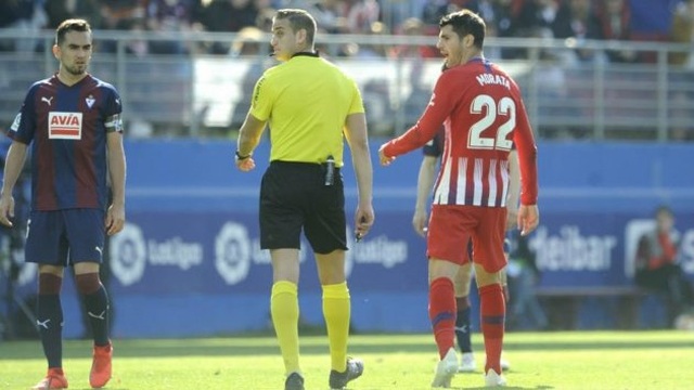 Trọng tài Tây Ban Nha nhận án phạt cực nặng vì đánh Morata - 1