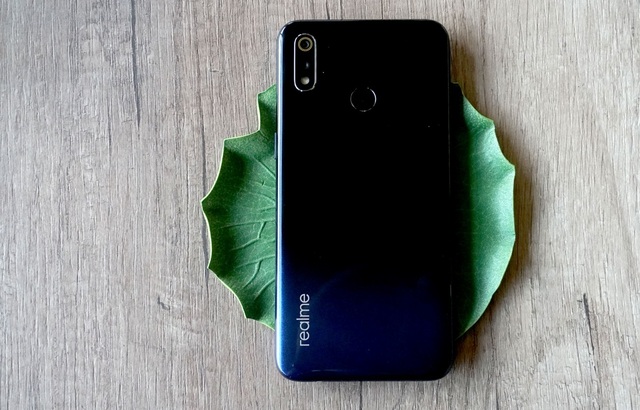 Đánh giá Realme 3: pin “trâu”, camera tốt trong tầm giá 4 triệu - 1 Đánh giá Realme 3: pin “trâu”, camera tốt trong tầm giá 4 triệu - 1