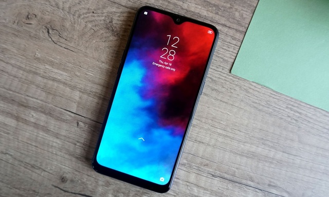 Đánh giá Realme 3: pin “trâu”, camera tốt trong tầm giá 4 triệu - 2 Đánh giá Realme 3: pin “trâu”, camera tốt trong tầm giá 4 triệu - 2