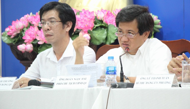 TPHCM: Ông Đoàn Ngọc Hải thuyết phục cư dân rời chung cư sắp sập - 1 TPHCM: Ông Đoàn Ngọc Hải thuyết phục cư dân rời chung cư sắp sập - 1