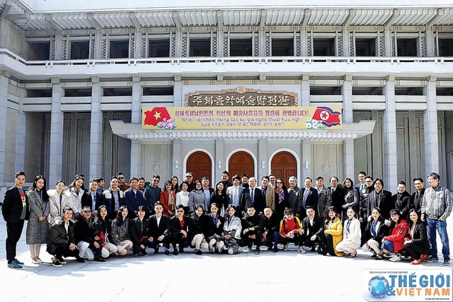Chuyến lưu diễn đặc biệt tại Triều Tiên - 1 Chuyến lưu diễn đặc biệt tại Triều Tiên - 1