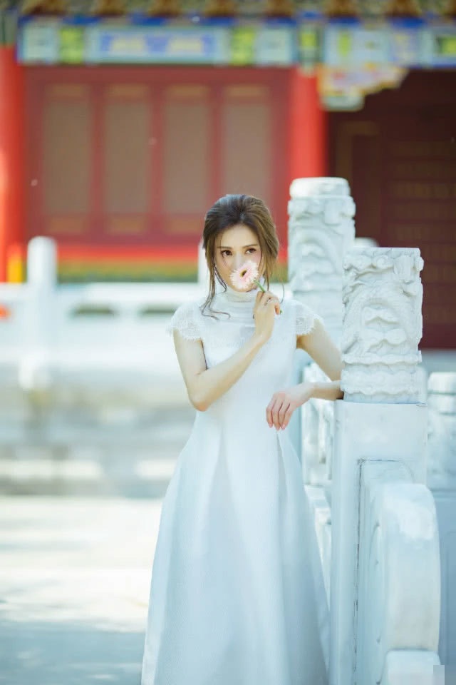 Nhan sắc nóng bỏng của Tiểu Long Nữ Lý Nhược Đồng ở tuổi 45 - 12 Nhan sắc nóng bỏng của Tiểu Long Nữ Lý Nhược Đồng ở tuổi 45 - 12