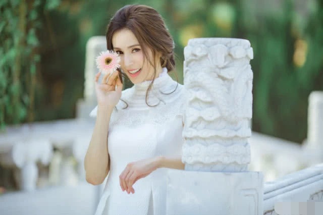 Nhan sắc nóng bỏng của Tiểu Long Nữ Lý Nhược Đồng ở tuổi 45 - 13 Nhan sắc nóng bỏng của Tiểu Long Nữ Lý Nhược Đồng ở tuổi 45 - 13