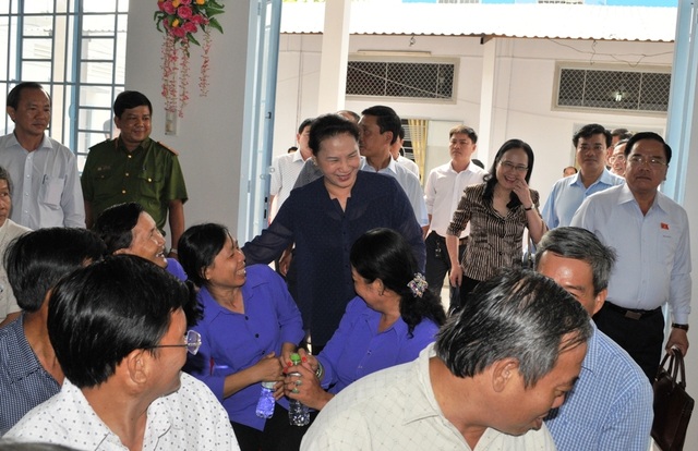 Vì sao khen thưởng cán bộ lập công không “khủng” như thưởng... cầu thủ bóng đá? - Ảnh minh hoạ 8