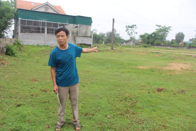 Hà Tĩnh: Tiền mua đất bị xã tiêu sạch, dân dài cổ chờ sổ đỏ! - 2 Hà Tĩnh: Tiền mua đất bị xã tiêu sạch, dân dài cổ chờ sổ đỏ! - 2