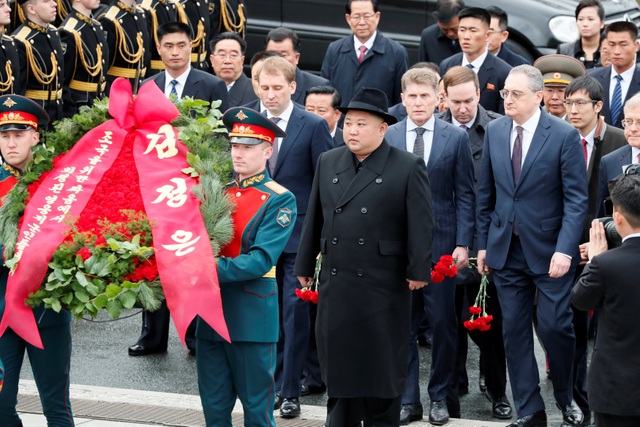 Những hình ảnh ấn tượng về chuyến thăm Nga lịch sử của ông Kim Jong-un - 19 Những hình ảnh ấn tượng về chuyến thăm Nga lịch sử của ông Kim Jong-un - 19