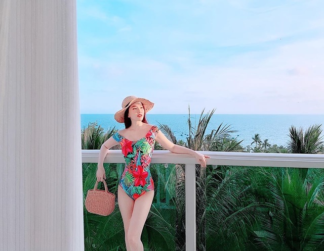 Hà Hồ, Kỳ Duyên và dàn mỹ nhân đua nhau diện áo tắm sexy, du hí sang chảnh - 11 Hà Hồ, Kỳ Duyên và dàn mỹ nhân đua nhau diện áo tắm sexy, du hí sang chảnh - 11
