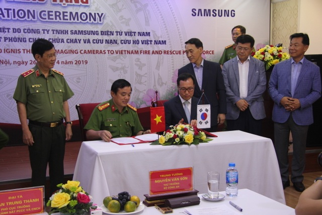 Trang bị 300 camera phát hiện nhiệt - khu vực cháy cho Cảnh sát PCCC - 1 Trang bị 300 camera phát hiện nhiệt - khu vực cháy cho Cảnh sát PCCC - 1