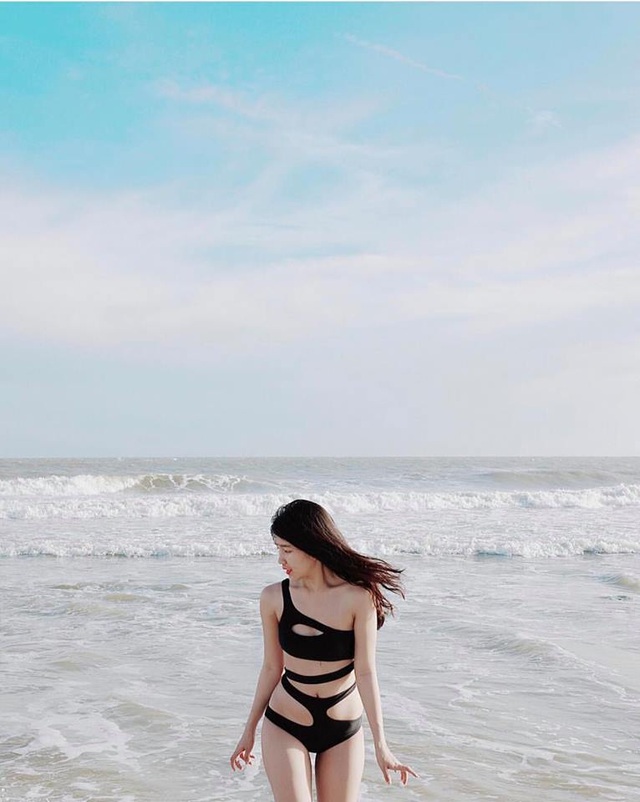 Nữ game thủ xinh đẹp Trinh Xíu khoe dáng với bikini cut-out - 3 Nữ game thủ xinh đẹp Trinh Xíu khoe dáng với bikini cut-out - 3