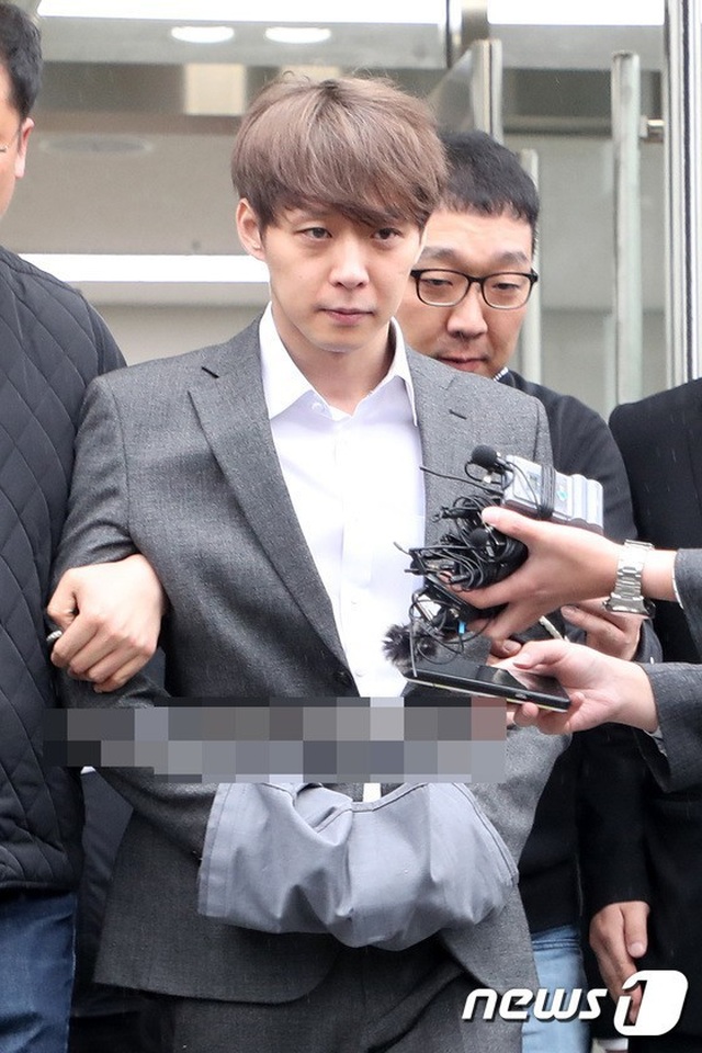 “Hoàng tử gác mái” Park Yoochun chính thức bị bắt vì tội sử dụng ma túy - 6 “Hoàng tử gác mái” Park Yoochun chính thức bị bắt vì tội sử dụng ma túy - 6