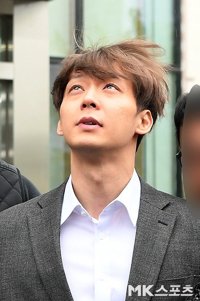 “Hoàng tử gác mái” Park Yoochun chính thức bị bắt vì tội sử dụng ma túy - 9 “Hoàng tử gác mái” Park Yoochun chính thức bị bắt vì tội sử dụng ma túy - 9