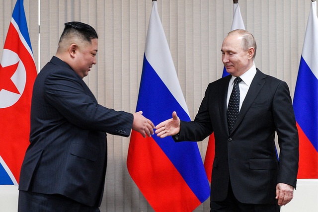 Những hình ảnh ấn tượng về chuyến thăm Nga lịch sử của ông Kim Jong-un - 9 Những hình ảnh ấn tượng về chuyến thăm Nga lịch sử của ông Kim Jong-un - 9