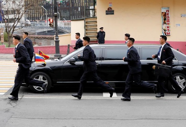 Những hình ảnh ấn tượng về chuyến thăm Nga lịch sử của ông Kim Jong-un - 5 Những hình ảnh ấn tượng về chuyến thăm Nga lịch sử của ông Kim Jong-un - 5