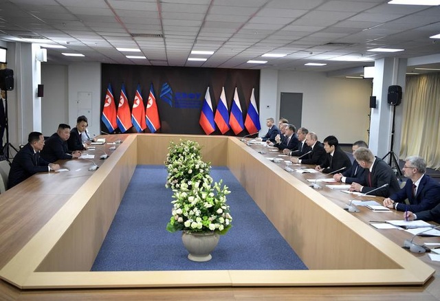 Những hình ảnh ấn tượng về chuyến thăm Nga lịch sử của ông Kim Jong-un - 10 Những hình ảnh ấn tượng về chuyến thăm Nga lịch sử của ông Kim Jong-un - 10