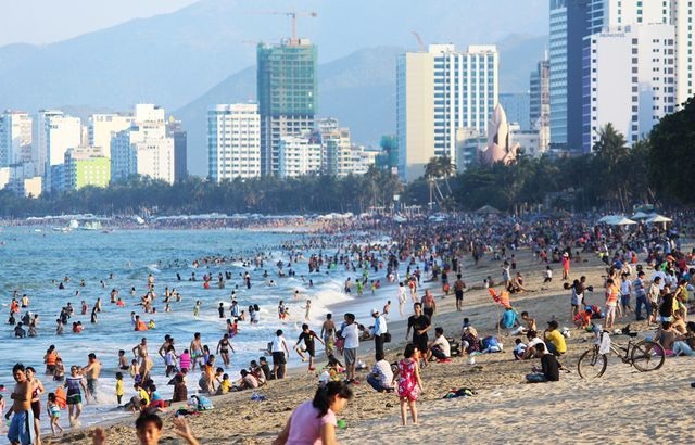 Khách sạn “cháy” phòng, giá vé máy bay tăng gấp đôi dịp nghỉ lễ - 1 Khách sạn “cháy” phòng, giá vé máy bay tăng gấp đôi dịp nghỉ lễ - 1