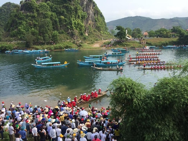 Rộn ràng Hội thi cá trắm và đua thuyền sông Son