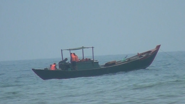 Hàng chục kg mìn, thuốc nổ, dây cháy... trên tàu khai thác hải sản - 1 Hàng chục kg mìn, thuốc nổ, dây cháy... trên tàu khai thác hải sản - 1