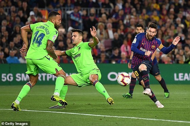 Messi ghi bàn, Barcelona vô địch La Liga lần thứ 26 - 8