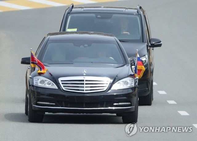 Daimler bất ngờ với sự xuất hiện siêu xe của ông Kim Jong-un ở Nga - 1