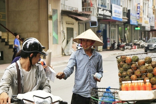 Vạn chai nước siêu rẻ ngày nắng nóng; cây hoa hồng trả 150 triệu đồng chưa gật đầu - 3 Vạn chai nước siêu rẻ ngày nắng nóng; cây hoa hồng trả 150 triệu đồng chưa gật đầu - 3