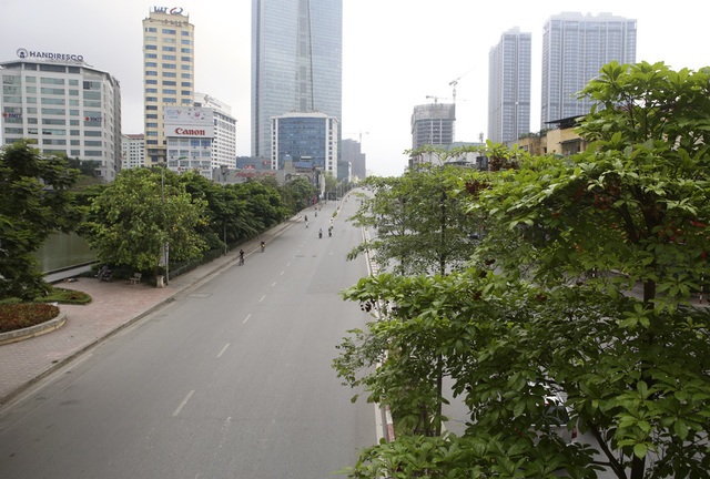 Phố phường Hà Nội vắng vẻ khác thường trong ngày nghỉ lễ - 1 Phố phường Hà Nội vắng vẻ khác thường trong ngày nghỉ lễ - 1
