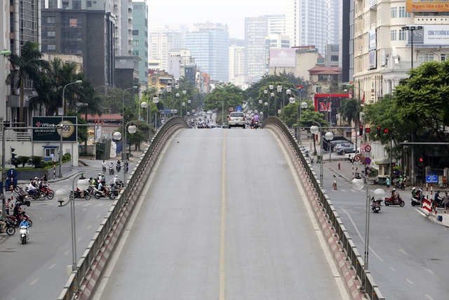Phố phường Hà Nội vắng vẻ khác thường trong ngày nghỉ lễ - 10 Phố phường Hà Nội vắng vẻ khác thường trong ngày nghỉ lễ - 10