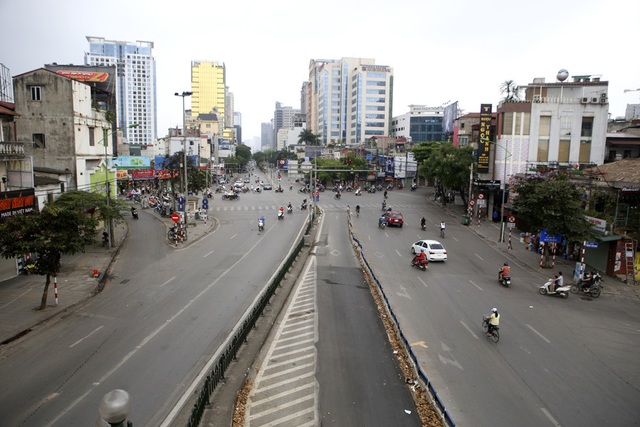Phố phường Hà Nội vắng vẻ khác thường trong ngày nghỉ lễ - 7 Phố phường Hà Nội vắng vẻ khác thường trong ngày nghỉ lễ - 7