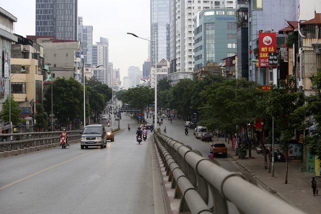 Phố phường Hà Nội vắng vẻ khác thường trong ngày nghỉ lễ - 13 Phố phường Hà Nội vắng vẻ khác thường trong ngày nghỉ lễ - 13