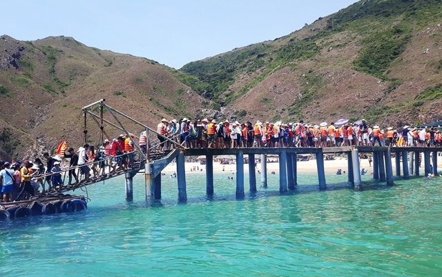 Thiên đường biển Kỳ Co “quá tải” dịp nghỉ lễ - 4 Thiên đường biển Kỳ Co “quá tải” dịp nghỉ lễ - 4
