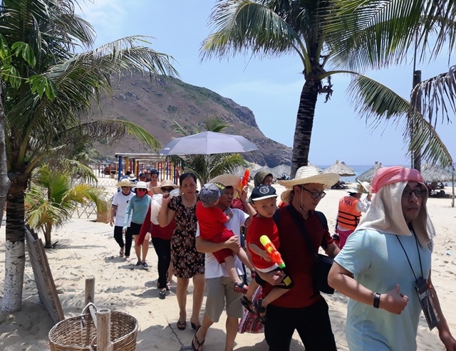 Thiên đường biển Kỳ Co “quá tải” dịp nghỉ lễ - 5 Thiên đường biển Kỳ Co “quá tải” dịp nghỉ lễ - 5