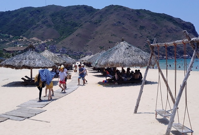 Thiên đường biển Kỳ Co “quá tải” dịp nghỉ lễ - 2 Thiên đường biển Kỳ Co “quá tải” dịp nghỉ lễ - 2