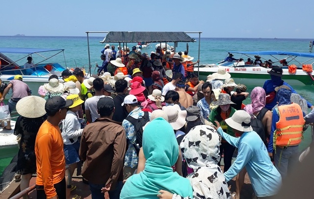 Thiên đường biển Kỳ Co “quá tải” dịp nghỉ lễ - 7 Thiên đường biển Kỳ Co “quá tải” dịp nghỉ lễ - 7