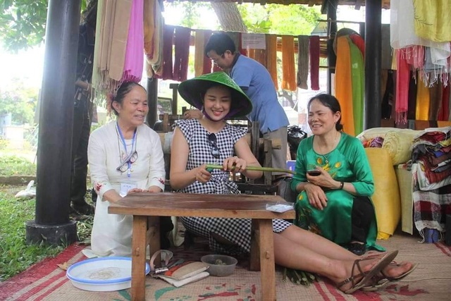 Đông đảo du khách đến với Festival Nghề truyền thống Huế 2019 - 2 Đông đảo du khách đến với Festival Nghề truyền thống Huế 2019 - 2