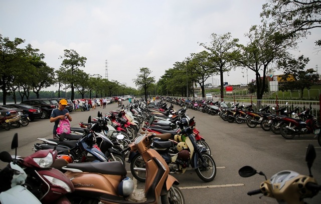 Công viên Hà Nội đông nghịt người cắm trại vui chơi ngày nghỉ lễ - 6 Công viên Hà Nội đông nghịt người cắm trại vui chơi ngày nghỉ lễ - 6