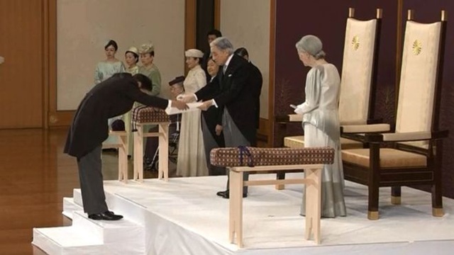 Nhật hoàng Akihito chính thức thoái vị - 1