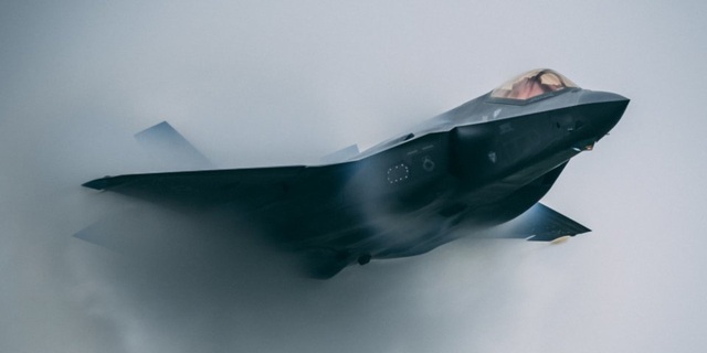 Tìm thấy xác siêu máy bay chiến đấu F-35 của Nhật Bản rơi trên biển - 1 Tìm thấy xác siêu máy bay chiến đấu F-35 của Nhật Bản rơi trên biển - 1