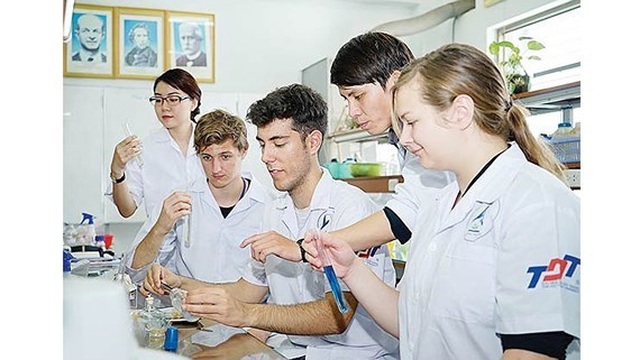 Kinh nghiệm quốc tế xây dựng nhóm nghiên cứu mạnh trong các trường đại học - 2 Kinh nghiệm quốc tế xây dựng nhóm nghiên cứu mạnh trong các trường đại học - 2