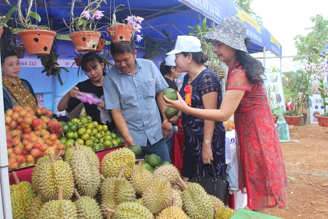 Độc đáo lễ hội đua thuyền độc mộc trên sông biên giới - Ảnh minh hoạ 9