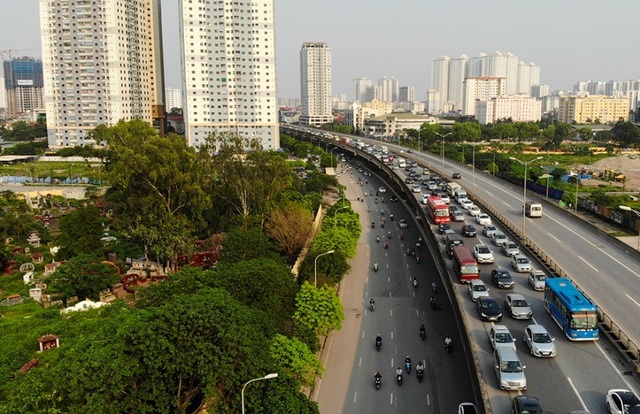 Người dân tay xách nách mang trở lại Thủ đô sau nghỉ lễ - 9 Người dân tay xách nách mang trở lại Thủ đô sau nghỉ lễ - 9