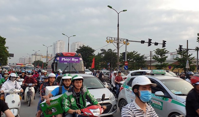 Hà Nội: Ùn tắc nghiêm trọng trên cao tốc Pháp Vân - Cầu Giẽ - 10 Hà Nội: Ùn tắc nghiêm trọng trên cao tốc Pháp Vân - Cầu Giẽ - 10