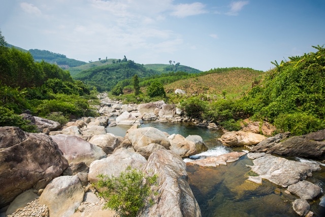 Khám phá suối “Lỡm ngỡm” ở Quảng Nam