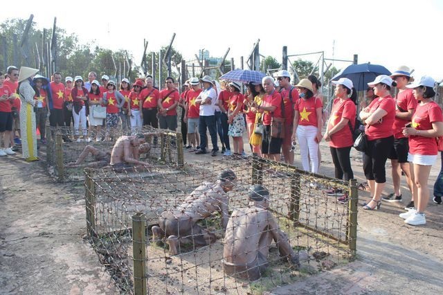 Hơn 8.000 lượt khách đến tham quan “địa ngục trần gian” ở Phú Quốc - 2 Hơn 8.000 lượt khách đến tham quan “địa ngục trần gian” ở Phú Quốc - 2