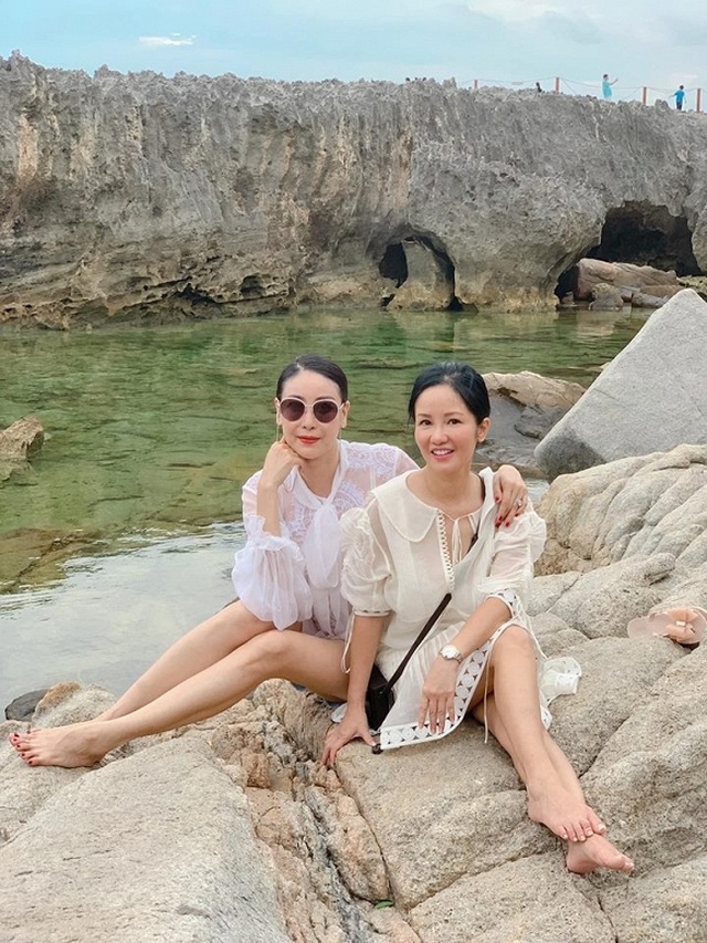Tình bạn đáng ngưỡng mộ của diva Hồng Nhung và Hoa hậu Hà Kiều Anh - 1 Tình bạn đáng ngưỡng mộ của diva Hồng Nhung và Hoa hậu Hà Kiều Anh - 1