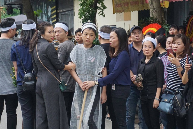 Hàng nghìn người tiễn đưa nữ nạn nhân bị tài xế say xỉn tông tử vong - 10