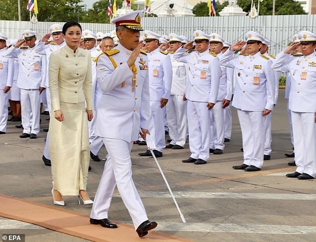 Tân nương của Quốc vương Thái Lan: Con đường từ tiếp viên hàng không đến hoàng hậu - Ảnh minh hoạ 4