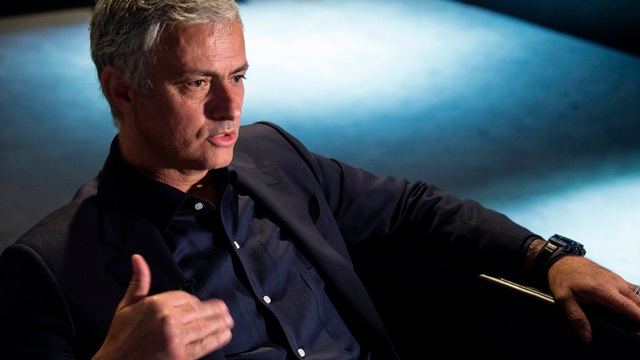 HLV Mourinho bất ngờ lên tiếng trách móc MU