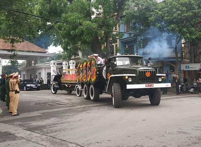 Máy bay đưa nguyên Chủ tịch nước Lê Đức Anh về nơi an nghỉ cuối cùng tại TPHCM - Ảnh minh hoạ 15