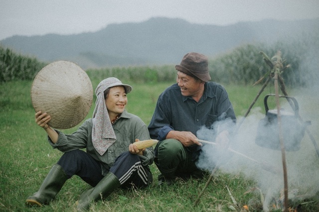 Hạnh phúc bình dị của cặp vợ chồng nông dân Hà Tĩnh trên cánh đồng ngô - 10 Hạnh phúc bình dị của cặp vợ chồng nông dân Hà Tĩnh trên cánh đồng ngô - 10