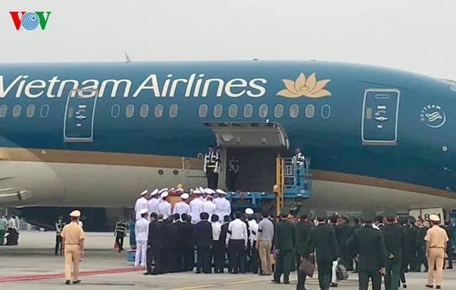 Máy bay đưa nguyên Chủ tịch nước Lê Đức Anh về nơi an nghỉ cuối cùng tại TPHCM - Ảnh minh hoạ 3